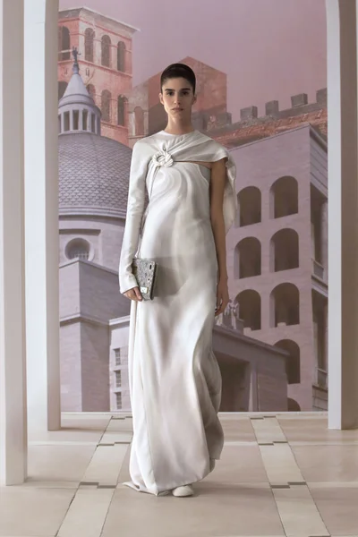 Look 27